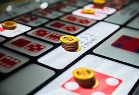 Pengguna aktif mengelola waktu dan anggaran permainan dengan perangkat digital